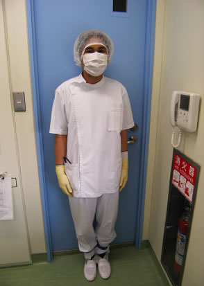 一次ガウニングを着用しての作業